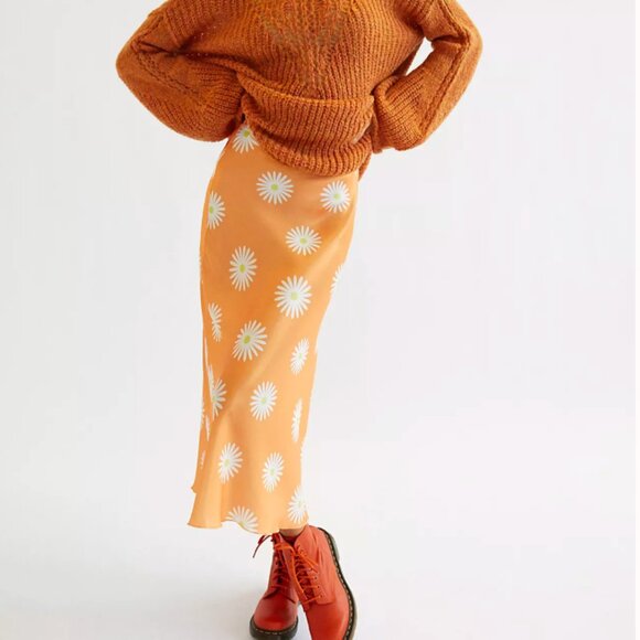 Free People Kendall Satin Midi Skirt Floral Daisy Print Orange New NWT Medium - Picture 7 of 11